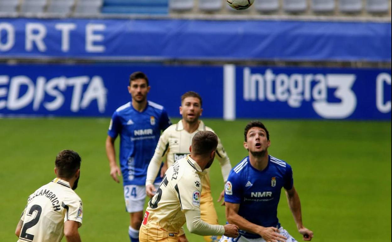 Partido disputado entre el Real Oviedo y el Espanyol en el estadio Carlos Tartiere. 