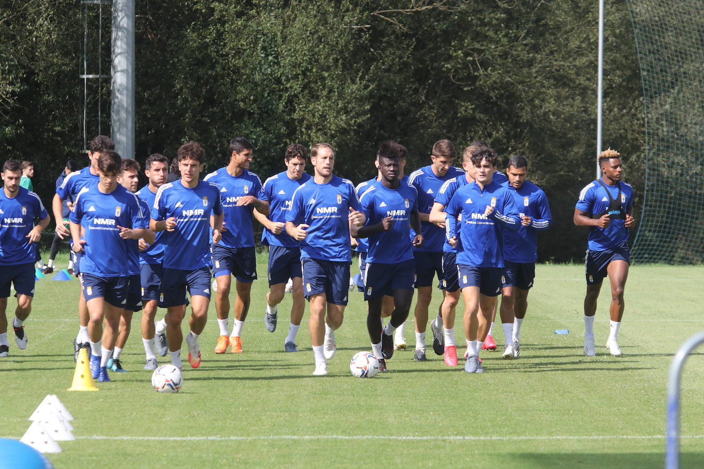 Las dos últimas incorporaciones del Real Oviedo, Blanco Leschuk y Aburjania se sumaron a los entrenamientos del Real Oviedo.