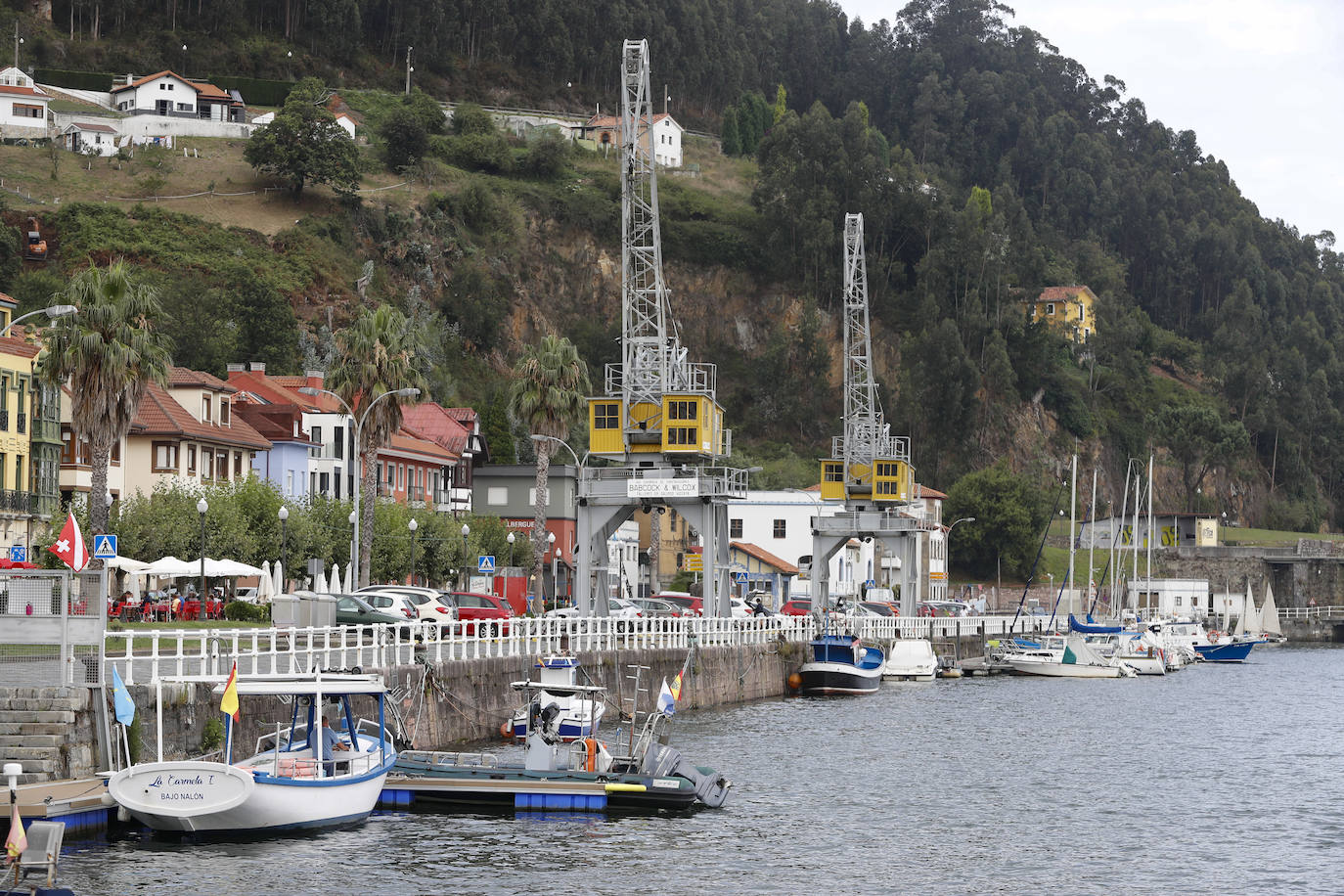 El itinerario por el patrimonio industrial de Asturias también obliga a visitar lugares como San Esteban de Bocamar (San Esteban de Pravia), en cuyo paseo junto a la ría del Nalón se conservan grúas utilizadas para el embarque de carbón. Joyas de ingeniería, resultan un recurso de gran atractivo en el que llegó a ser uno de los principales puertos de movimiento de carbón de España.