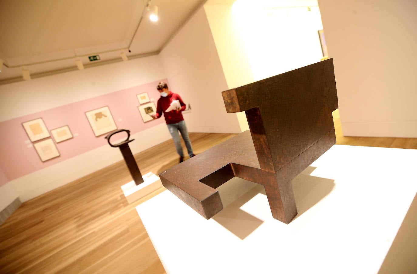 Se trata de una selección de 61 obras entre pintura, escultura y obra en papel escogidas de entre los fondos artísticos de Telefónica. Incluye piezas de artistas como Picasso, Tàpies, Chillida o el artista ovetense Luis Fernández. Podrá verse hasta el 6 de diciembre de 2020.