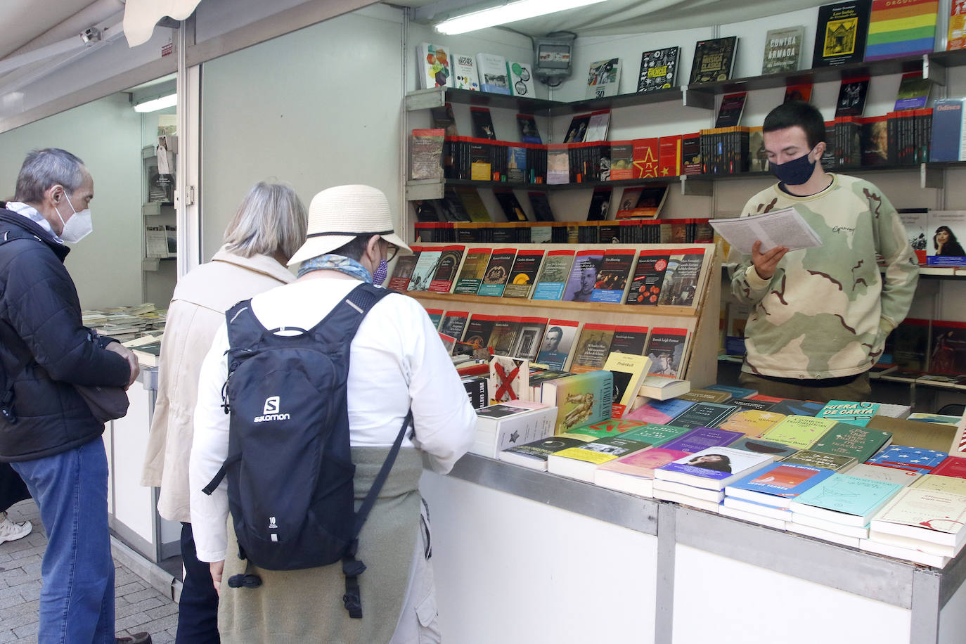 Dos carpas y 44 casetas de librerías y editoriales, instaladas en el paseo de Begoña y la calle de Tomás y Valiente, serán el corazón de esta cita con la cultura, que cuenta con el apoyo del Aula de Cultura de EL COMERCIO. Será hasta este domingo 27.