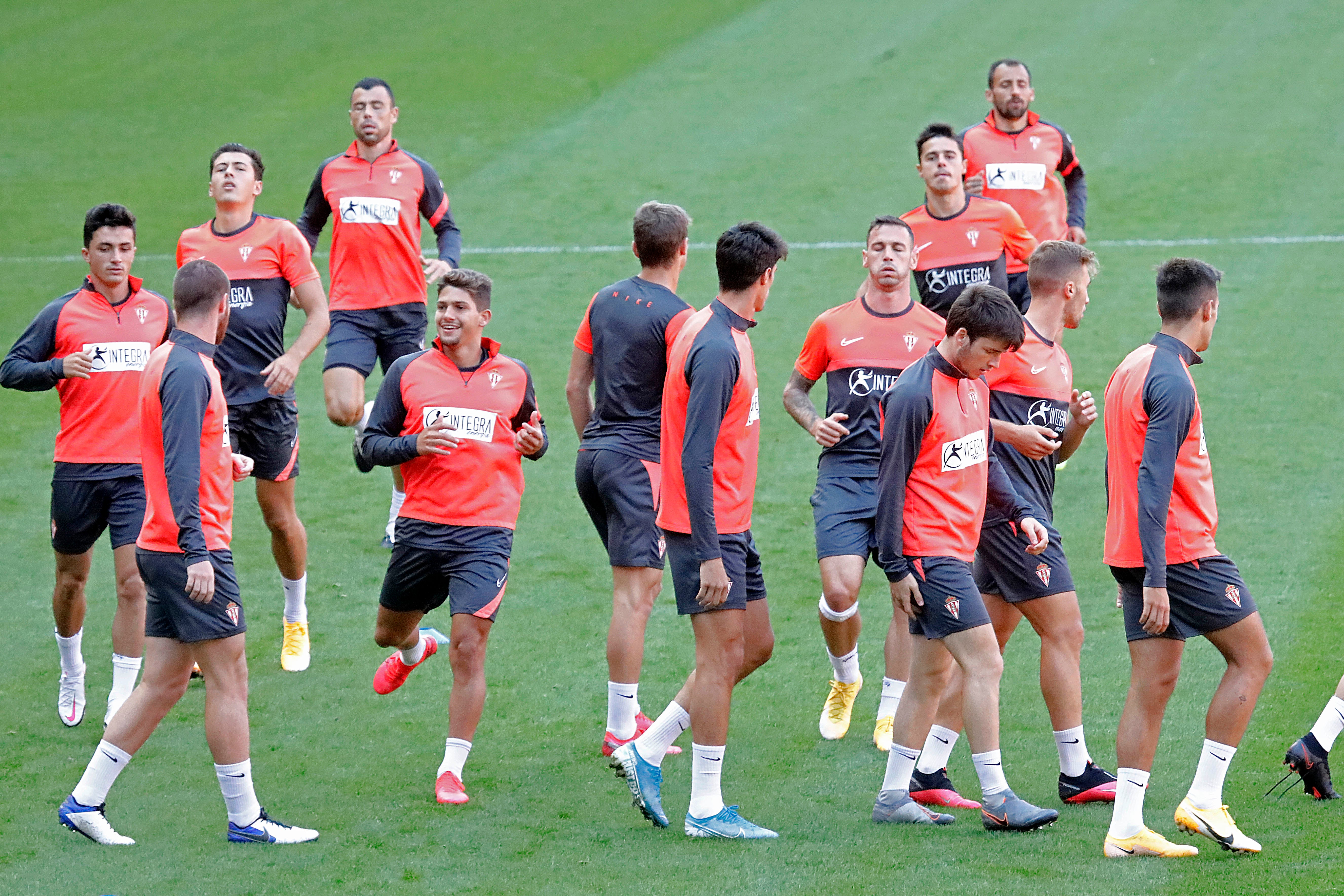 Sesión preparatoria de los rojiblancos para el partido del sábado frente al Girona (18.15 horas)