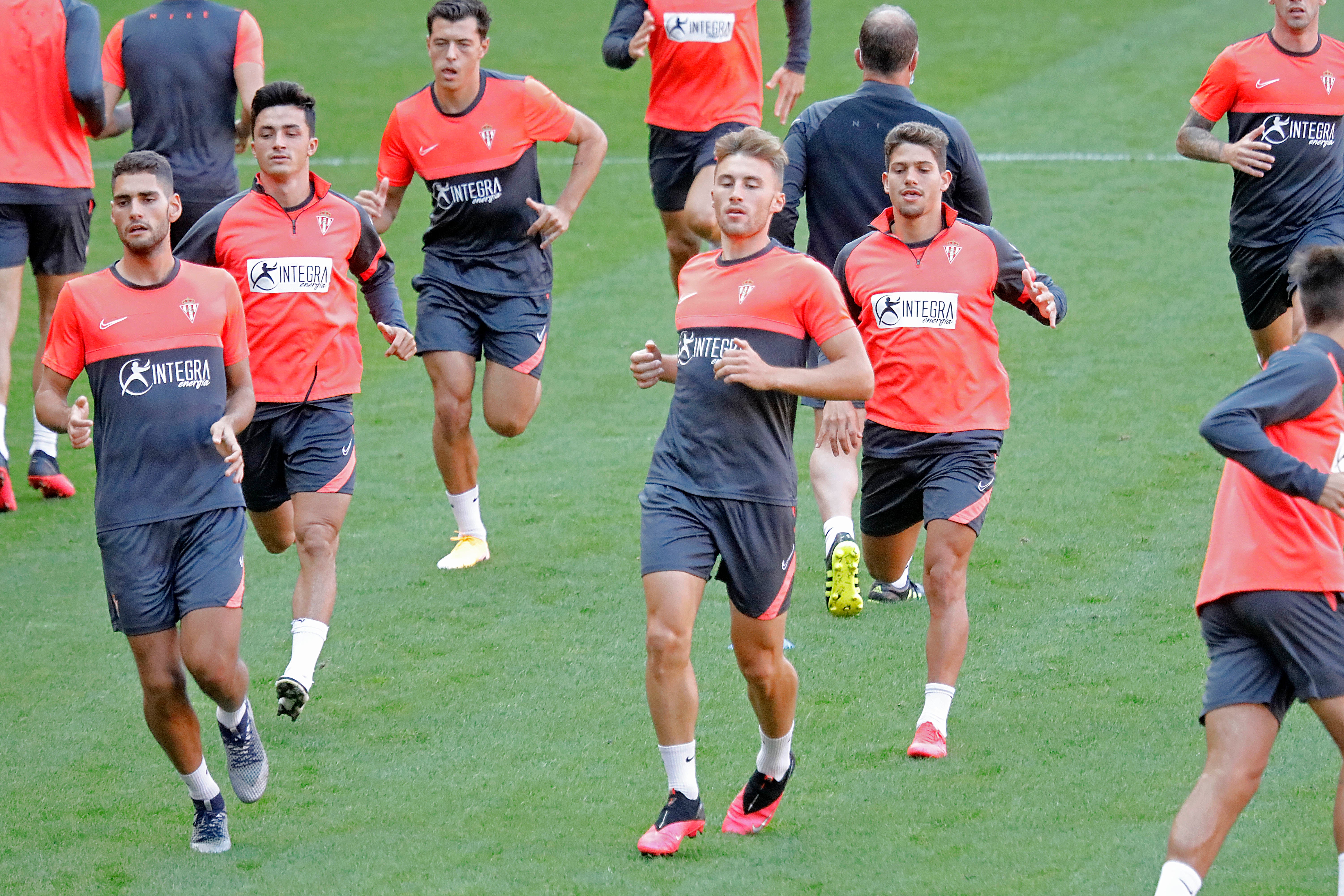 Sesión preparatoria de los rojiblancos para el partido del sábado frente al Girona (18.15 horas)