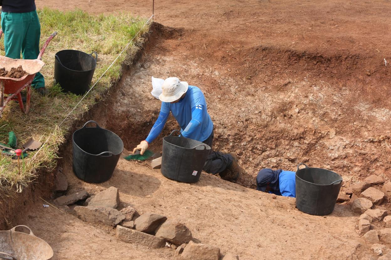 Excavaciones en el castillo de Gauzón. 