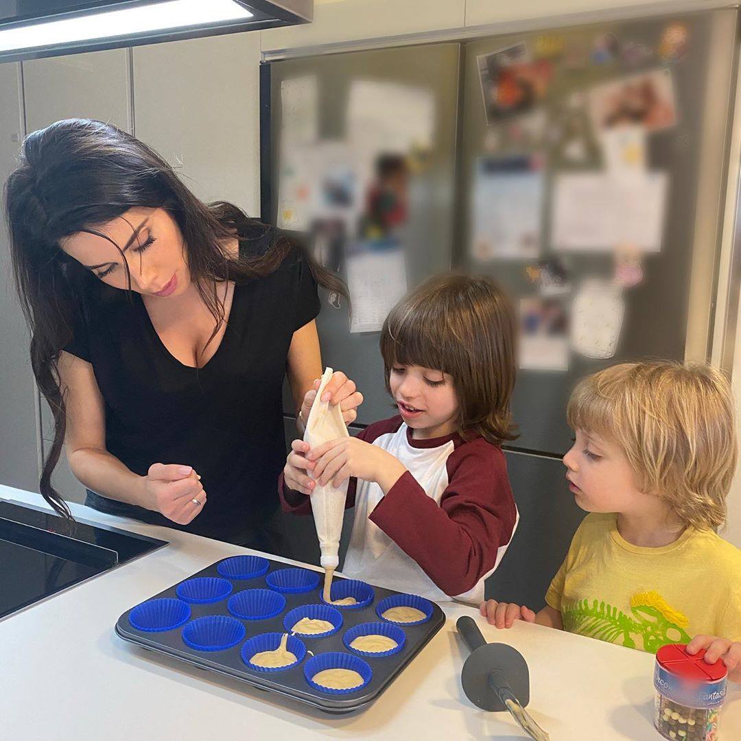 Pilar Rubio se mete a menudo en la cocina con sus hijos.