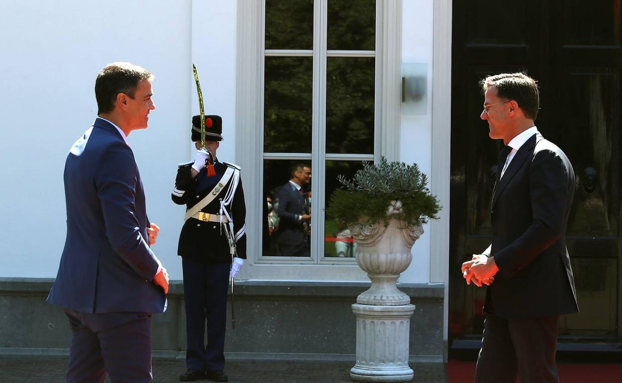 Sánchez y el primer ministro holandés, Mark Rutte, en su reunión del pasado julio. 