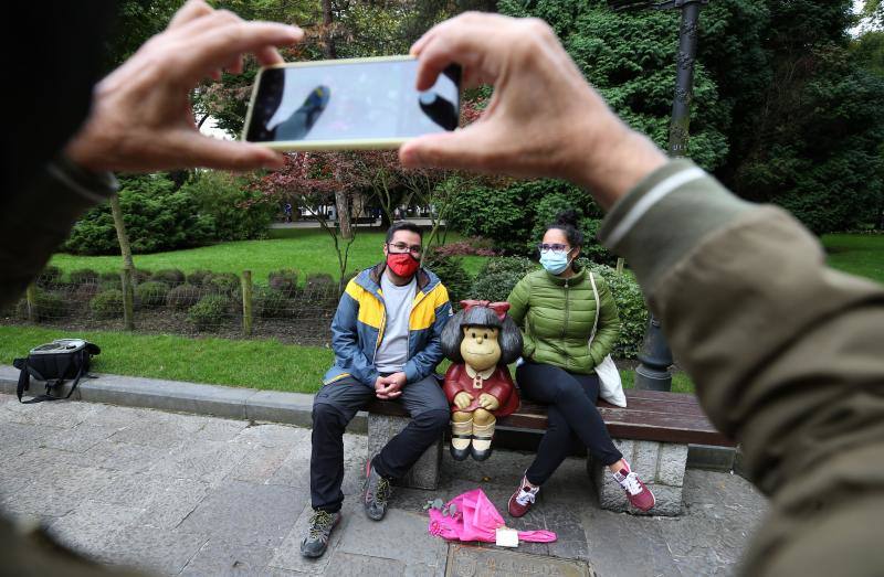 El dibujante argentino Joaquín Salvador Lavado, conocido como 'Quino' y popular por ser el creador de Mafalda, ha fallecido este miércoles en Mendoza, su ciudad natal, a los 88 años. Entre sus muchos reconocimientos, Quino obtuvo en 2014 el Premio Príncipe de Asturias de Comunicación y Humanidades. 