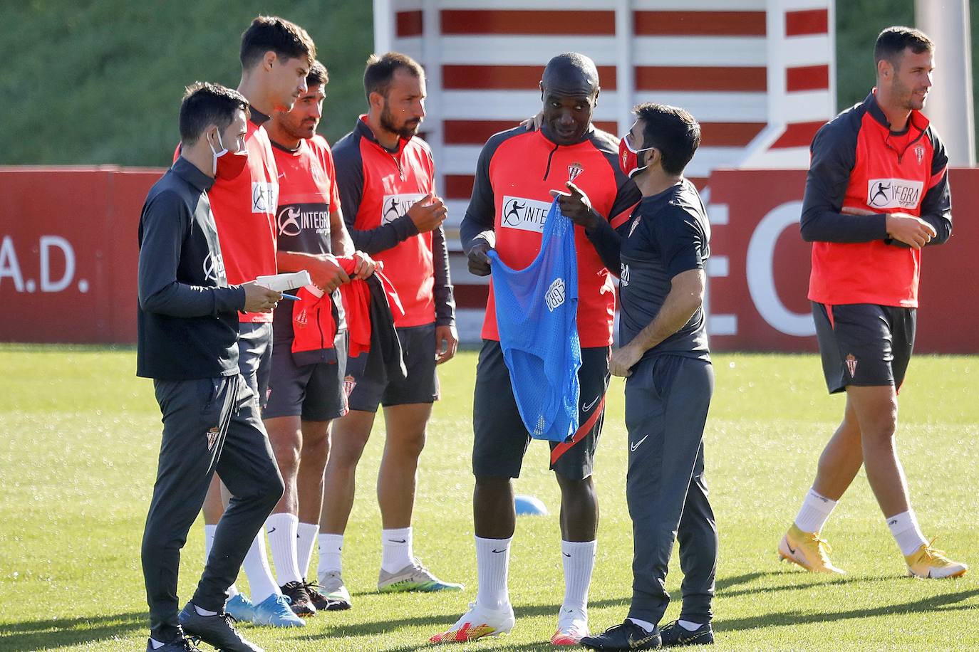 Los jugadores del Sporting tienen hoy una jornada bastante exigente, que se completará con un entrenamiento vespertino