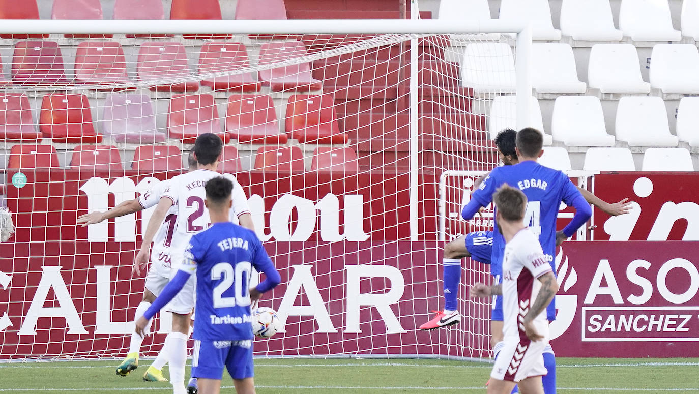 Las mejores jugadas del partido celebrado este sábado en el Carlos Belmonte entre el Albacete y el Real Oviedo.