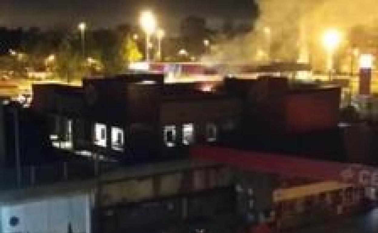 Imagen del incendio que en mayo afectó a la misma hamburguesería.