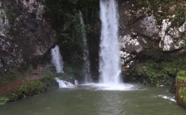 El 'chorrón' de agua que dejan las lluvias en Covadonga