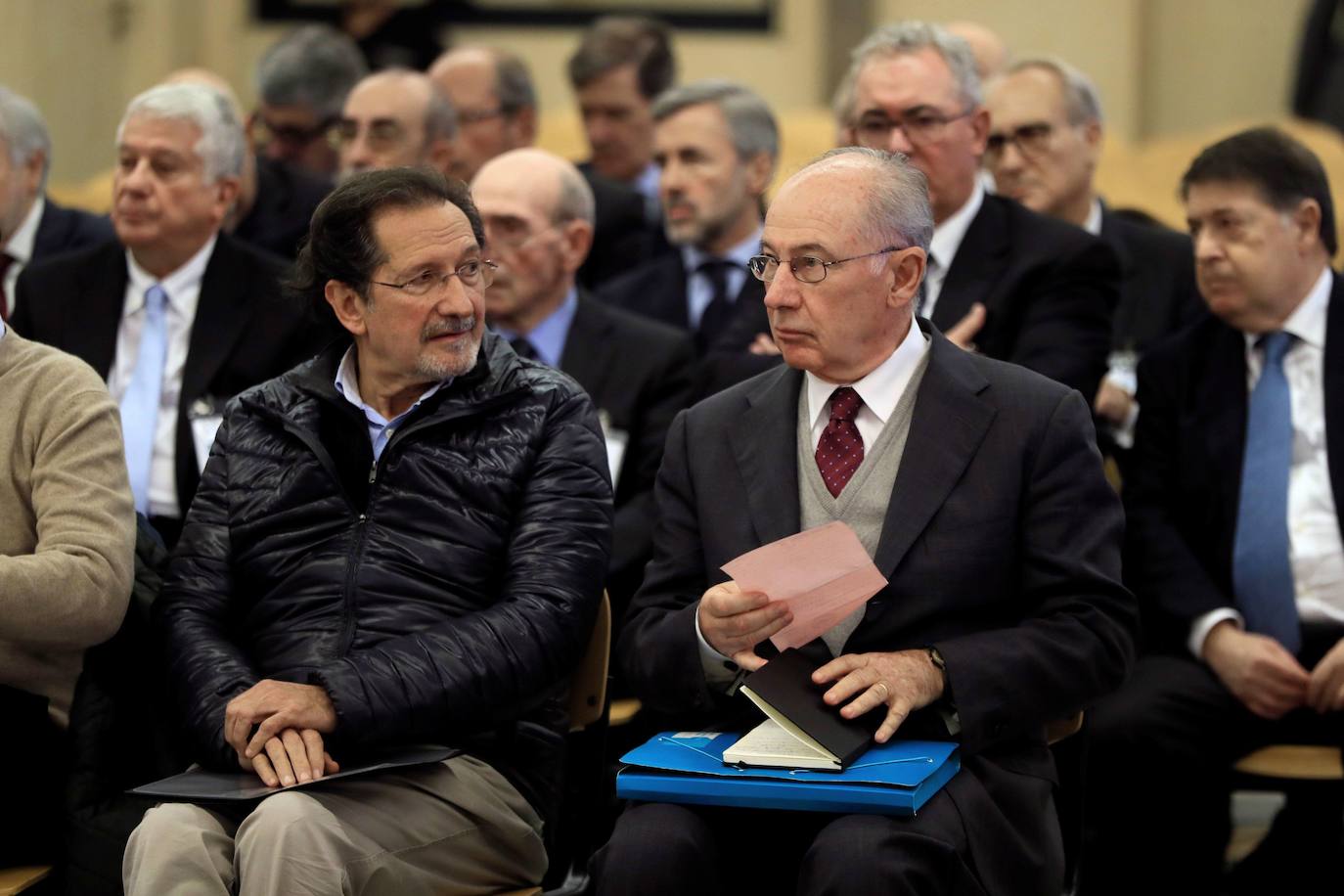 Rodrigo Rato, junto al consejero de Caja Madrid José Antonio Moral Santín, durante el juicio por la salida a Bolsa de Bankia 