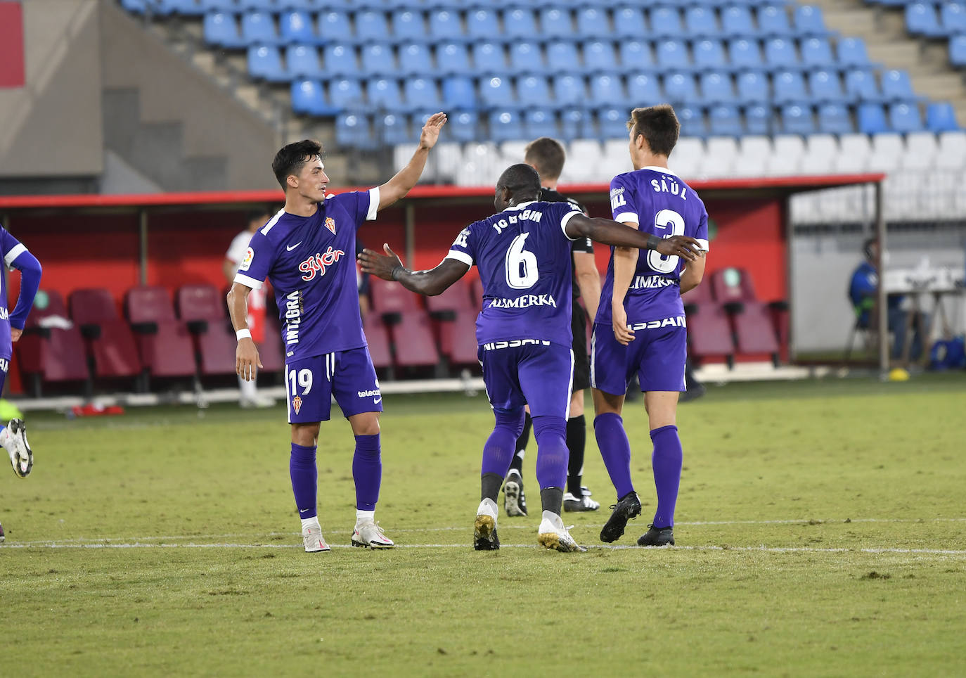 El Sporting cosechó los tres puntos en el estadio del Almería gracias a un tanto de Djuka. Los gijoneses siguen en lo más alto de la clasificación con cuatro victorias en otros tantos partidos.