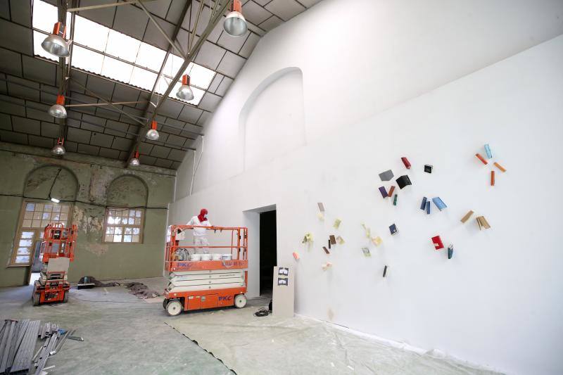 Este lunes comenzaron las labores de montaje en la Fábrica de Armas de la Vega con vistas a las actividades que de desarrollarán dentro de la programación de los Premios Princesa de Asturias.