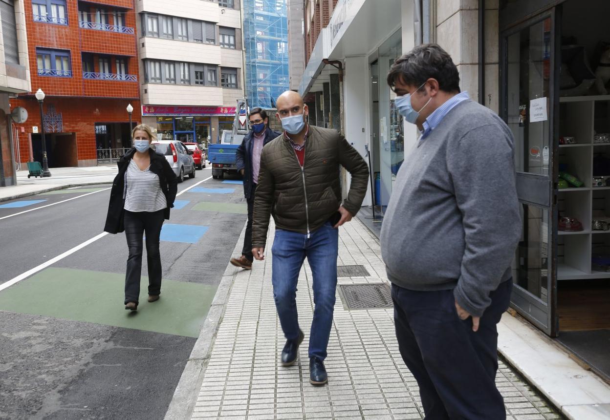 Jesús Martínez Salvador y Pelayo Barcia, en Ruiz Gómez. 