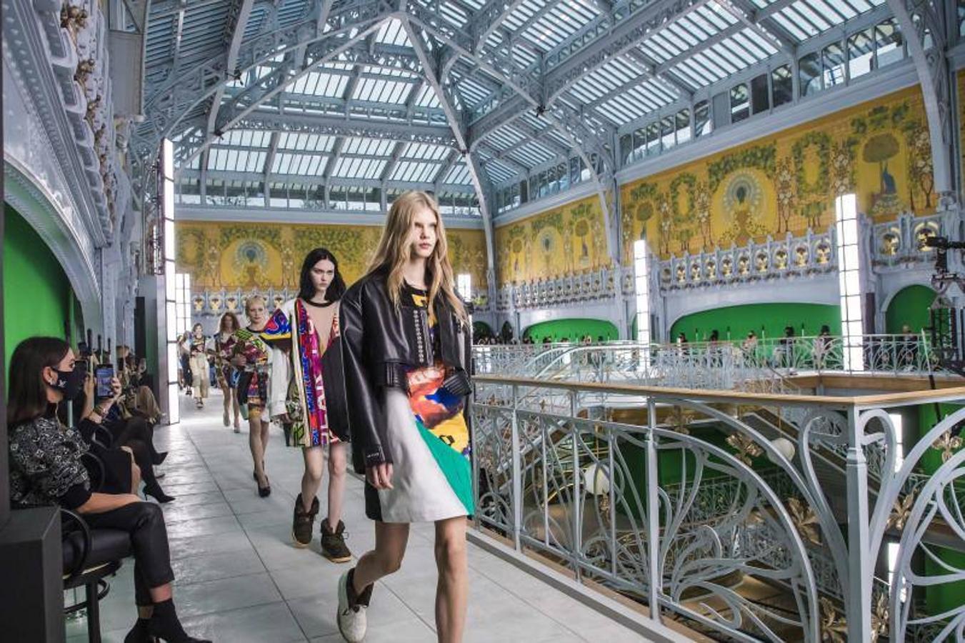 Fotos: El futurismo ochentero de Vuitton cierra la pasarela parisina