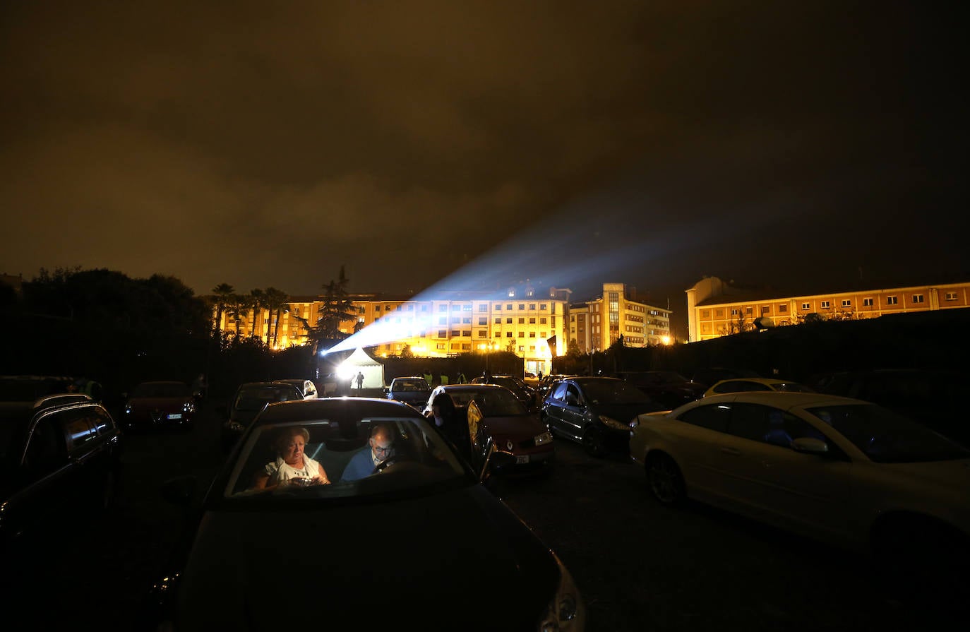 La Fábrica de los Premios Princesa reúne desde un autocine hasta distintas actividades como recitales poéticos, sala de rally virtual o conciertos. Todo ello en las instalaciones de la Fábrica de Armas de la Vega. 