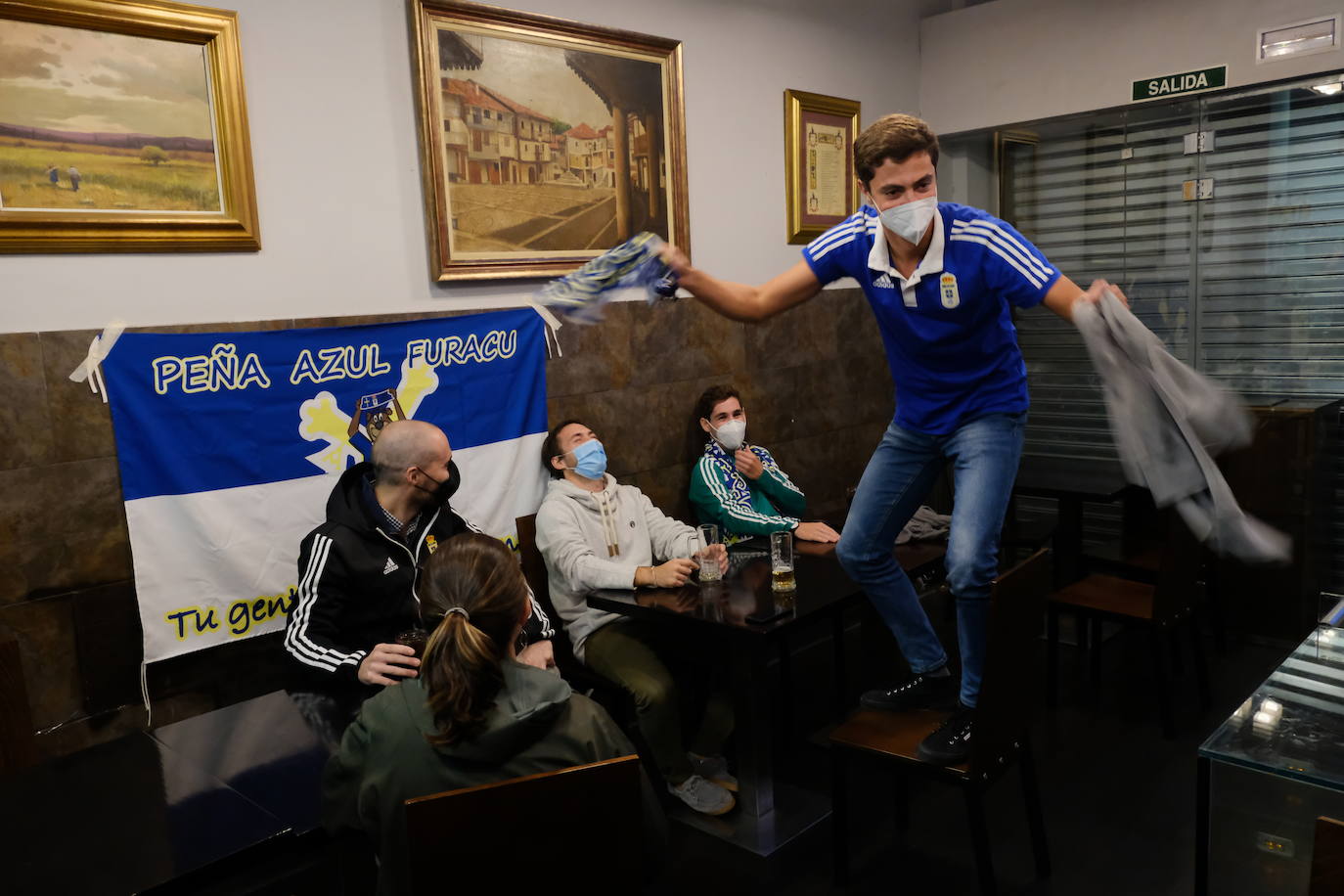 Los aficionados del Real Oviedo y del Sporting han disfrutado del derbi asturiano lejos del estadio Carlos Tartiere, pero eso no le ha restado intensidad al derbi asturiano. 