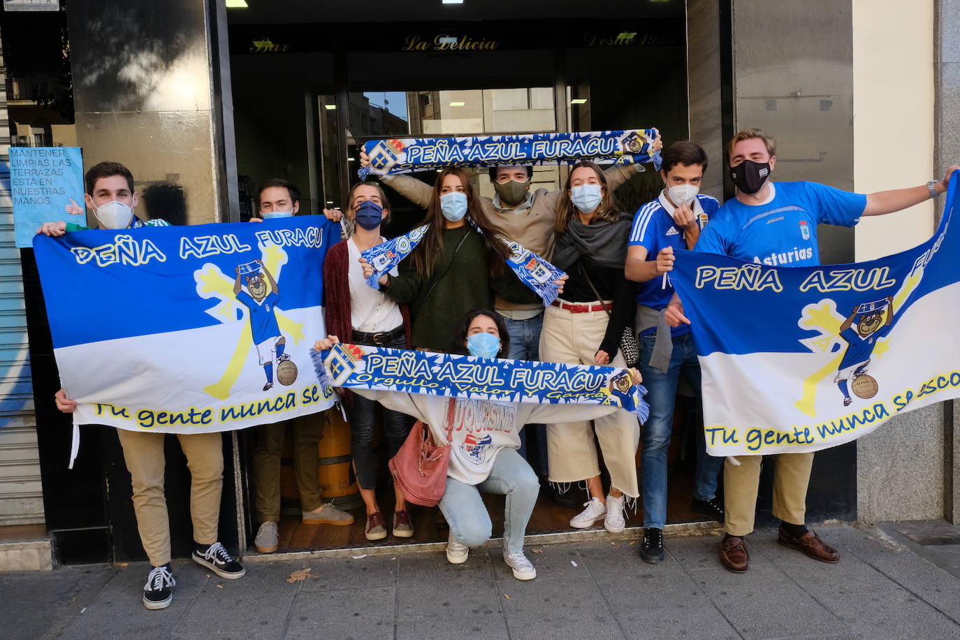 Los aficionados del Real Oviedo y del Sporting han disfrutado del derbi asturiano lejos del estadio Carlos Tartiere, pero eso no le ha restado intensidad al derbi asturiano. 