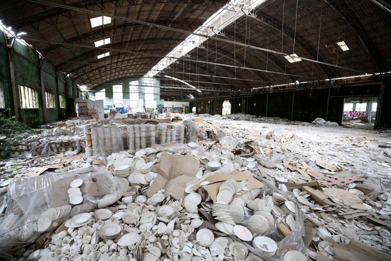 Los vecinos de San Claudio urgen medidas para evitar una desgracia en un recinto que dejó de tener actividad el 30 de abril de 2009, dejando en el paro a 44 trabajadores y dando carpetazo a 108 años de esplendor y exportación del nombre de San Claudio y de la ciudad de Oviedo.