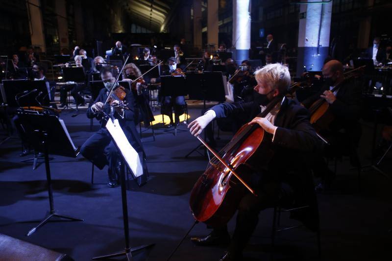 La Orquesta Sinfónica del Principado (OSPA) interpretó este jueves las obras más representativas de los Premios Princesa de Asturias de las Artes: Ennio Morricone y John Williams. Todo ello bajo la dirección de Andrea Morricone y Óliver Díaz.