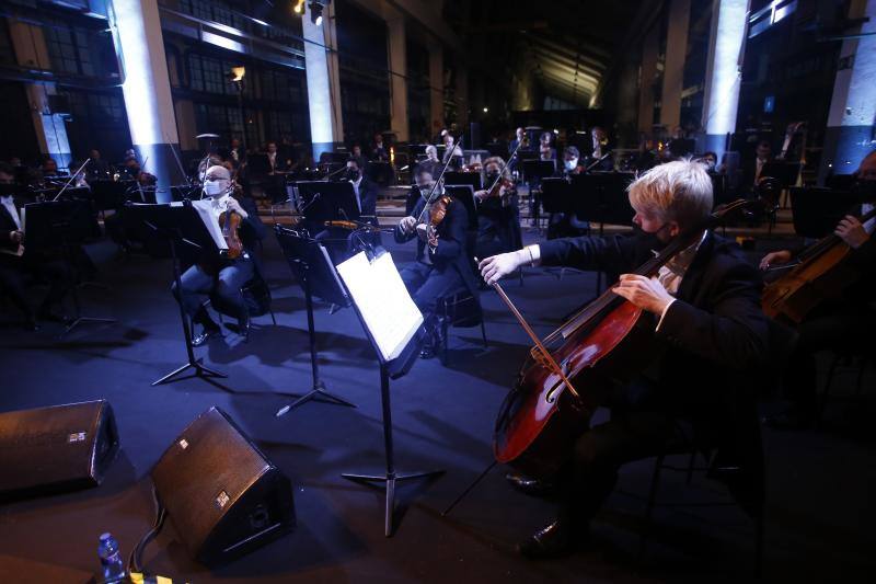 La Orquesta Sinfónica del Principado (OSPA) interpretó este jueves las obras más representativas de los Premios Princesa de Asturias de las Artes: Ennio Morricone y John Williams. Todo ello bajo la dirección de Andrea Morricone y Óliver Díaz.