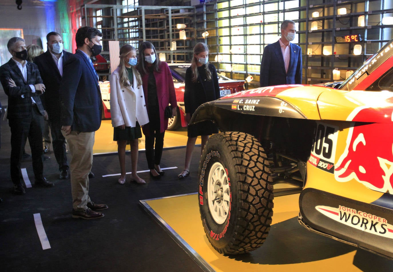 Felipe VI, la Reina Letizia, la Princesa Leonor y la infanta Sofía han recorrido las instalaciones culturales de la Semana de los Premios Princesa