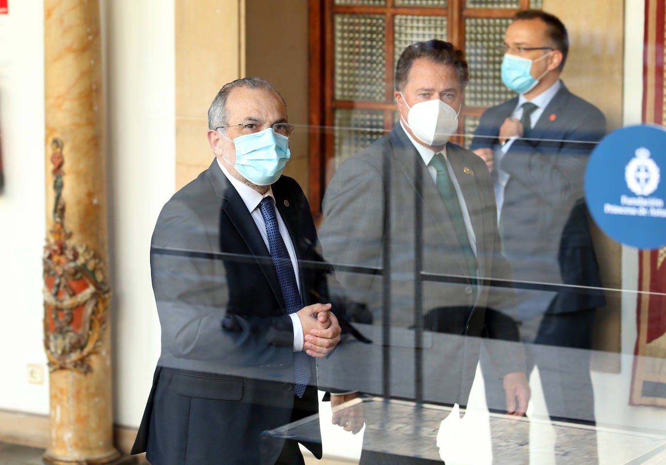 Fueron menos de medio centenar de personas las que accedieron al interior del salón del Hotel Reconquista donde este año, de manera excepcional, tuvo lugar la ceremonia de entrega de los Premios Princesa de Asturias.