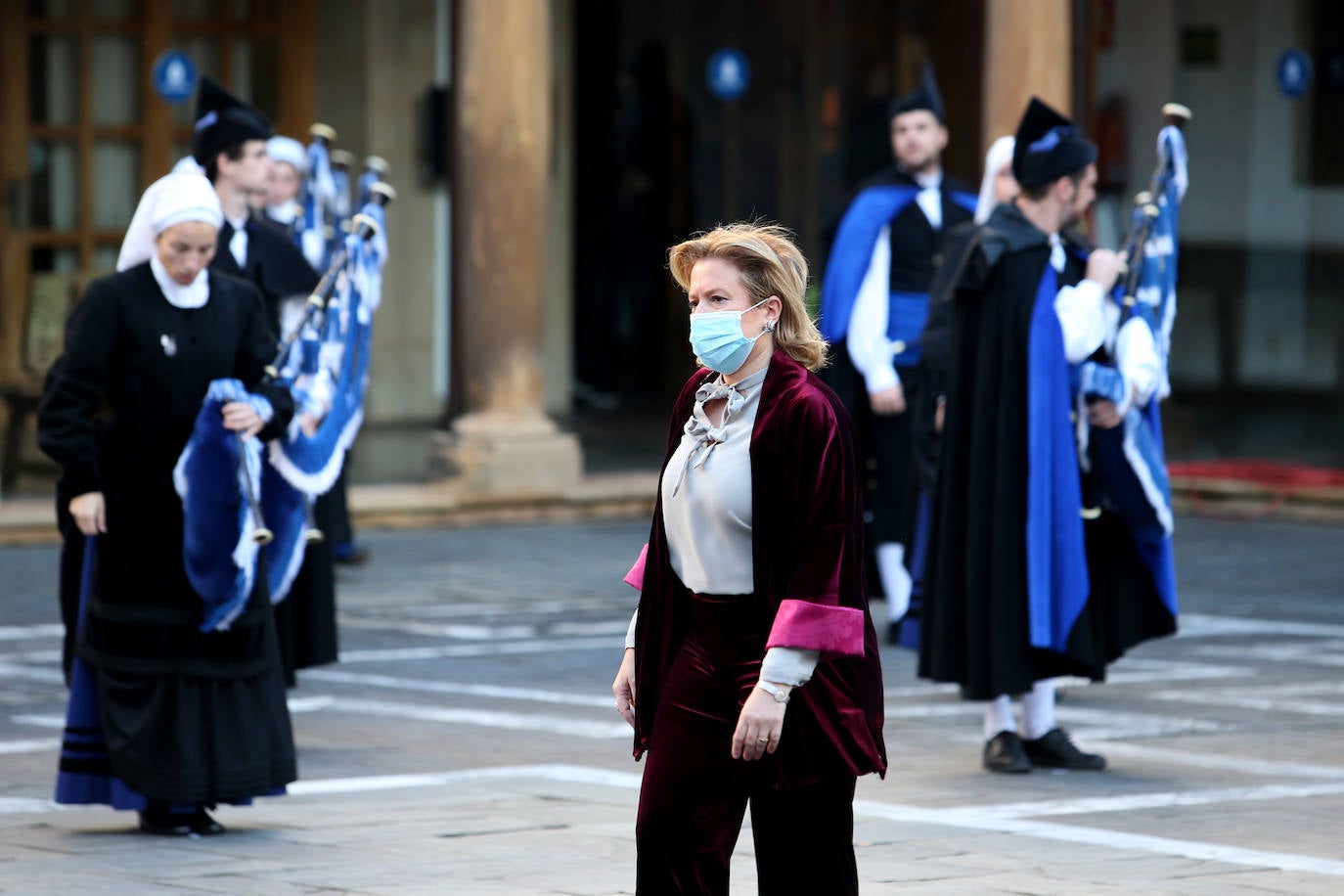 Fueron menos de medio centenar de personas las que accedieron al interior del salón del Hotel Reconquista donde este año, de manera excepcional, tuvo lugar la ceremonia de entrega de los Premios Princesa de Asturias.