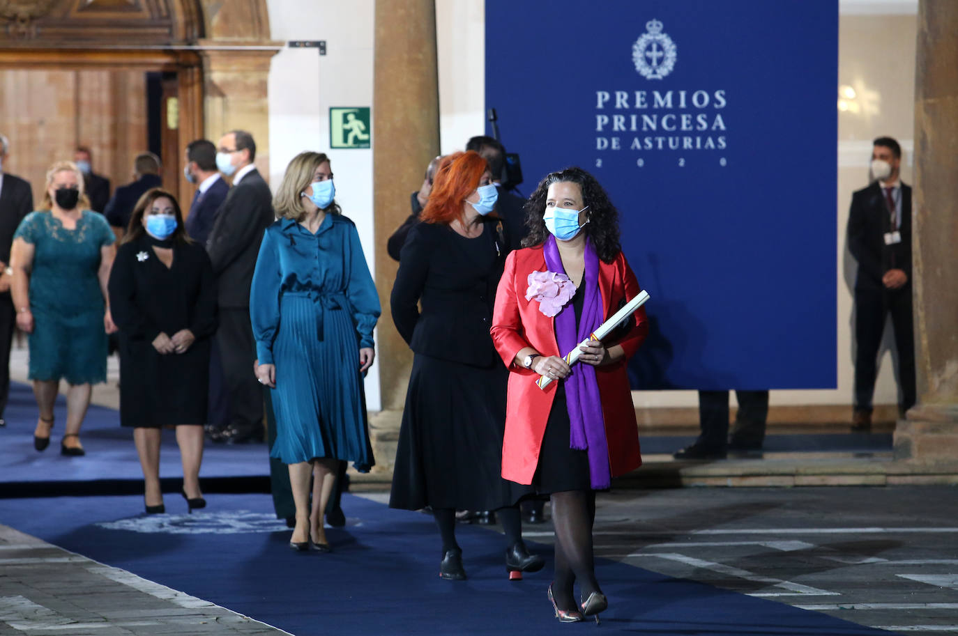 Fueron menos de medio centenar de personas las que accedieron al interior del salón del Hotel Reconquista donde este año, de manera excepcional, tuvo lugar la ceremonia de entrega de los Premios Princesa de Asturias.