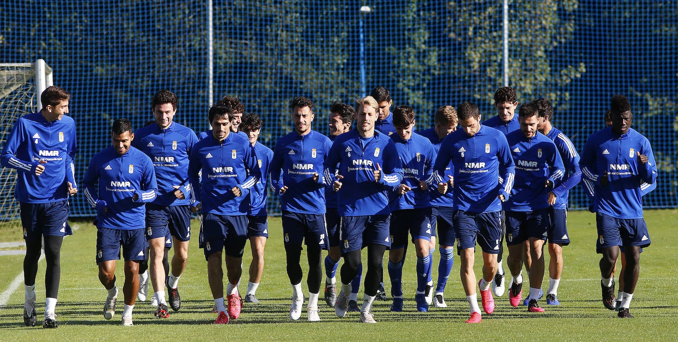 Los jugadores del Real Oviedo entrenan el viernes previo al encuentro contra el Girona 