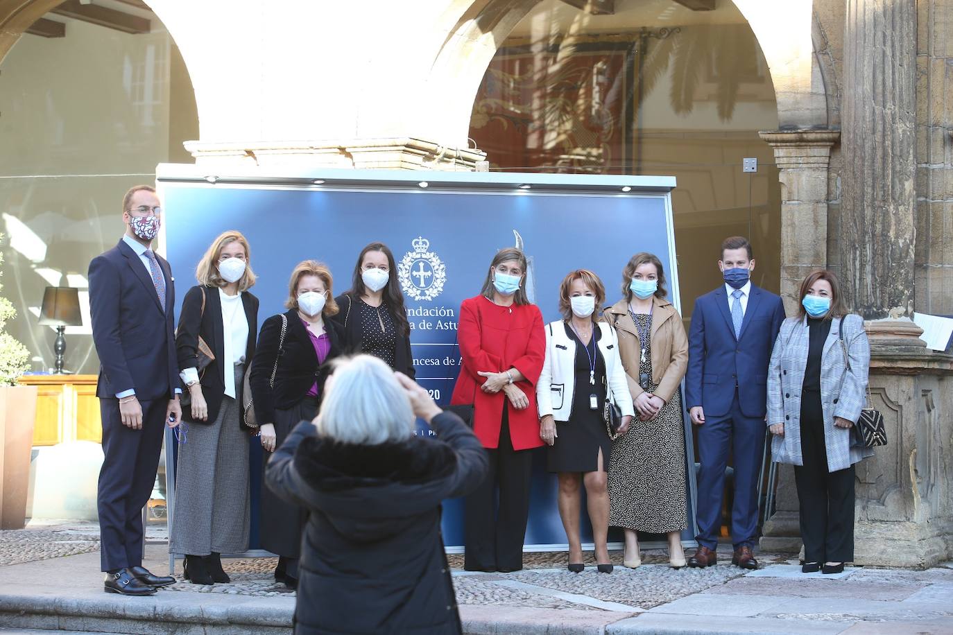 Premiados, patronos de la Fundación Princesa de Asturias y presidentes de los jurados de cada uno de los galardones han acudido a la recepción que la Familia Real ha ofrecido en el Hotel de la Reconquista.