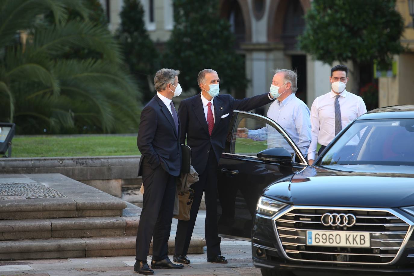 Premiados, patronos de la Fundación Princesa de Asturias y presidentes de los jurados de cada uno de los galardones han acudido a la recepción que la Familia Real ha ofrecido en el Hotel de la Reconquista.