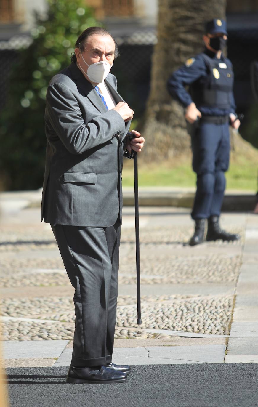 Premiados, patronos de la Fundación Princesa de Asturias y presidentes de los jurados de cada uno de los galardones han acudido a la recepción que la Familia Real ha ofrecido en el Hotel de la Reconquista.