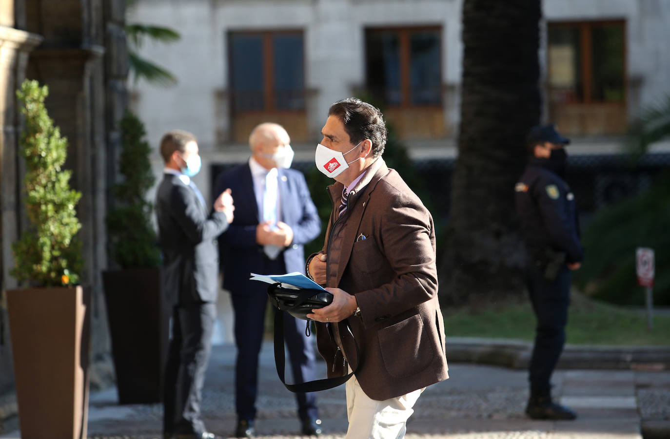 Premiados, patronos de la Fundación Princesa de Asturias y presidentes de los jurados de cada uno de los galardones han acudido a la recepción que la Familia Real ha ofrecido en el Hotel de la Reconquista.