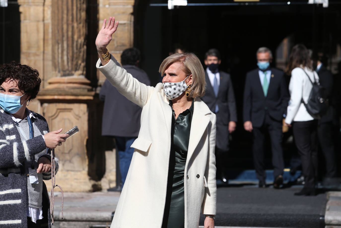 Premiados, patronos de la Fundación Princesa de Asturias y presidentes de los jurados de cada uno de los galardones han acudido a la recepción que la Familia Real ha ofrecido en el Hotel de la Reconquista.