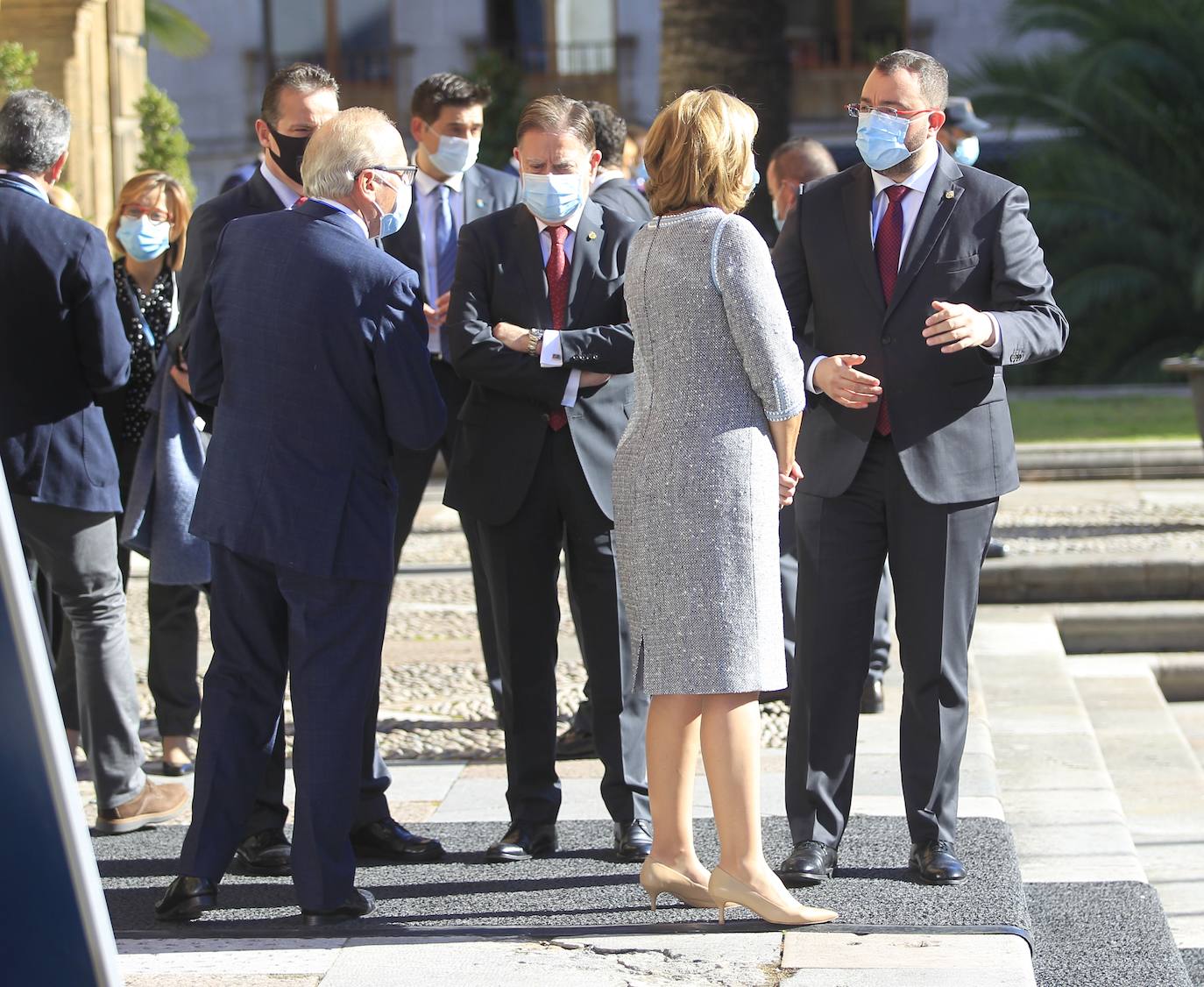 Premiados, patronos de la Fundación Princesa de Asturias y presidentes de los jurados de cada uno de los galardones han acudido a la recepción que la Familia Real ha ofrecido en el Hotel de la Reconquista.