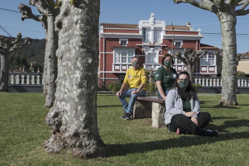 Después de un sábado de muchas emociones tras la visita de los Reyes y sus hijas, los habitantes de Somao tratan de recuperar la normalidad. Así fue el día siguiente en el pueblo tras la presencia de la Familia Real.