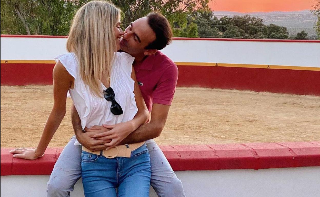 Enrique Ponce y Ana Soria vuelven a presumir de amor. 