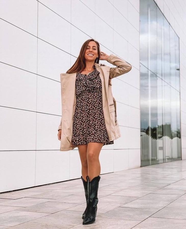 El otoño es uno de los mejores momentos para apostar por las combinaciones más inesperadas y estilosas. Una temporada sin duda marcada por el entretiempo, en la que tenemos que ingeniárnosla para incluir en un mismo look vestidos y faldas todavía veraniegas con botas altas o botines más otoñales, así como con cardigans, jerséis o gabardinas. Un 'batiburrillo' de prendas capaces de conseguir looks otoñales tan estilosos como lo que ya han lucido estas asturianas. Desde Paula Echevarría a Blanca Romero o su hija, Lucía Rivera, pasando por otras blogueras como Cristina Miranda, Marta Palacio, Candela Cuetos o Alicia García, entre otras. ¿Qué looks son tus favoritos?