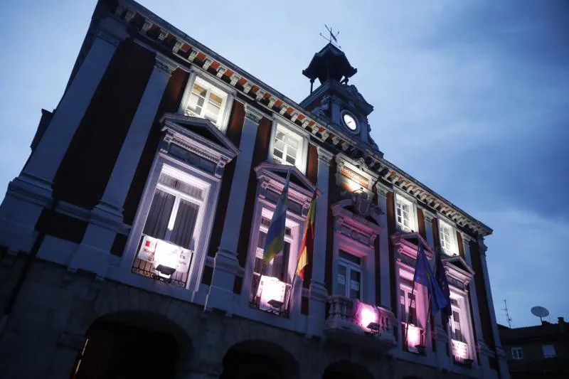 Varios puntos de la región se tiñen de rosa para visibilizar la necesidad de prevenir esta enfermedad y en homenaje a todas las víctimas de ella.