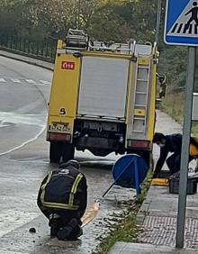 Imagen secundaria 2 - Controlada una fuga de gas en Nava que obligó a desalojar dos naves industriales