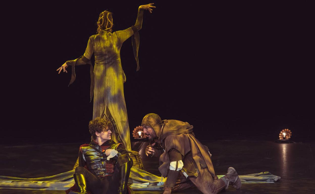 Un instante de la representación 'Todas hieren y una mata' 