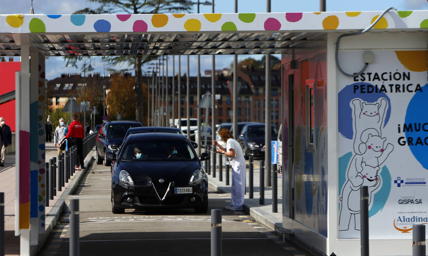 El primer Autocovid pediátrico de España está instalado en Oviedo, en el HUCA