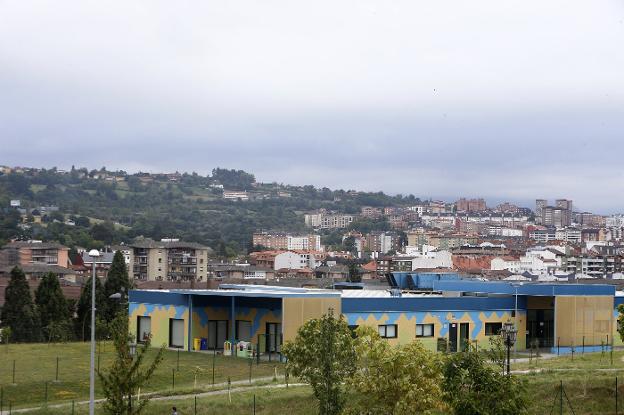 Un posible brote de salmonela lleva a tres niños de la escuela de Rubín al HUCA 