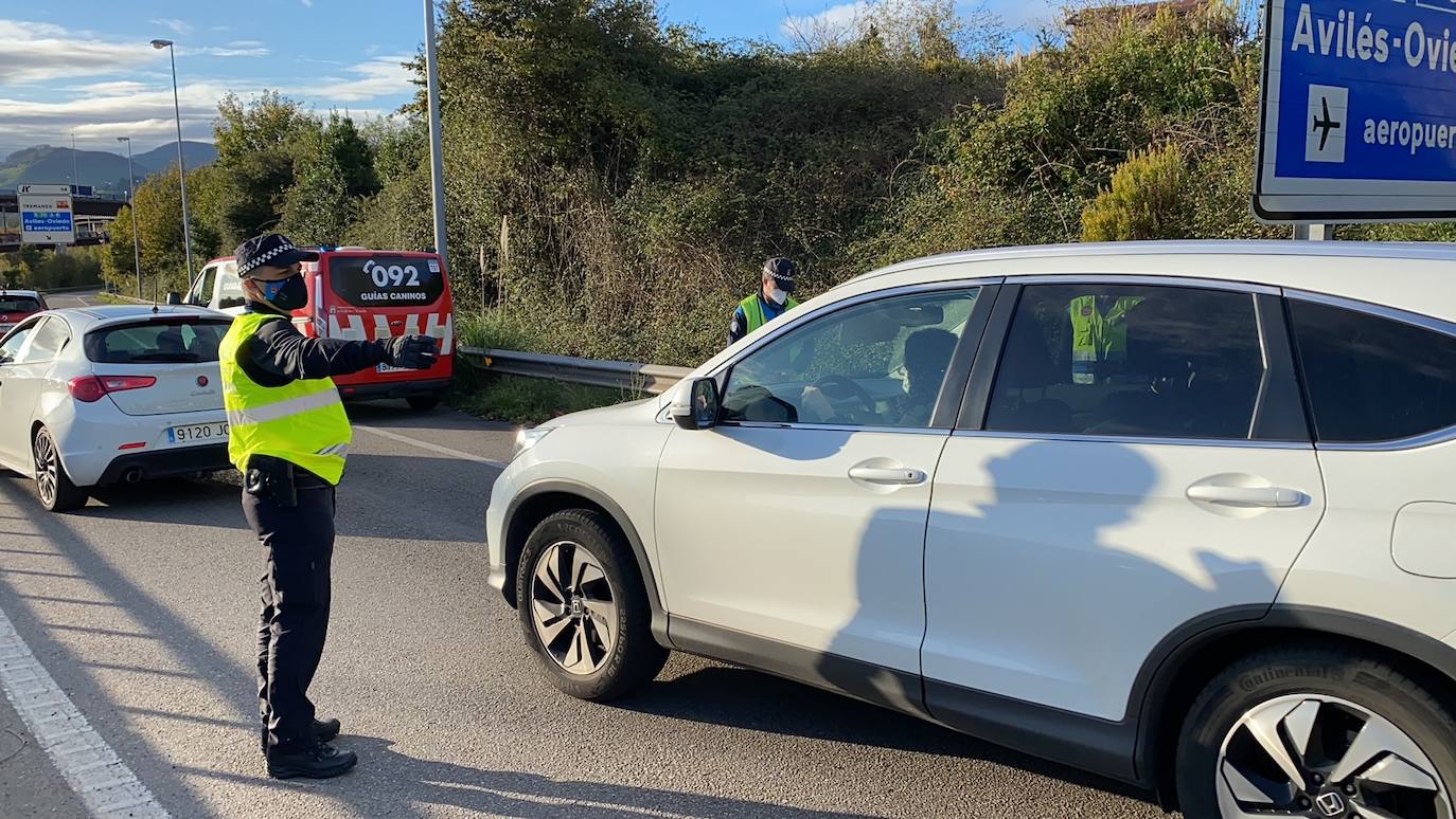 Fotos: Los controles policiales se intensifican en las salidas y entradas de Gijón, Oviedo y Avilés