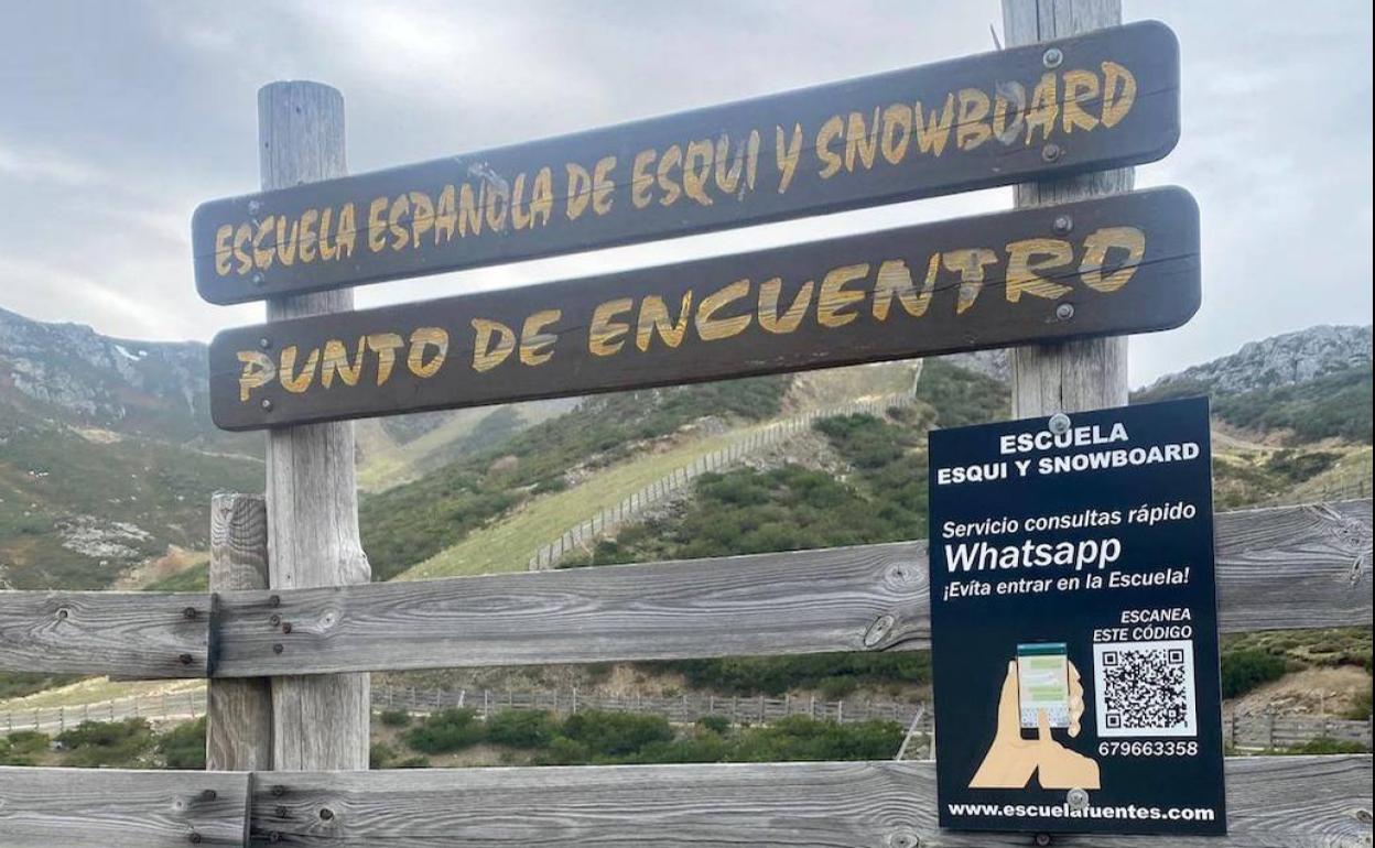 Uno de los nuevos puntos de encuentro informativos en las pistas de Fuentes de Invierno. e. c.