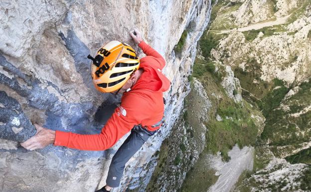 'Víbora', la nueva vía de escalada de los Pou en Picos de Europa