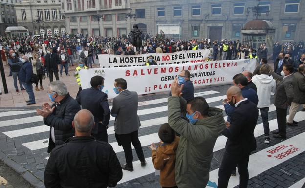 Protesta de medio millar de hosteleros en Oviedo