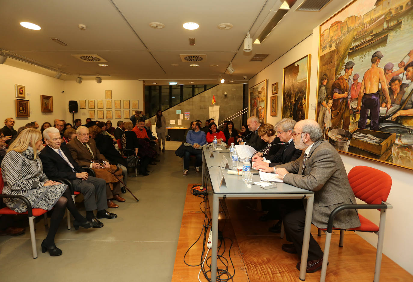 José Antonio Hevia Corte ha fallecido este jueves a los 88 años. Fue socio de Esmena, fundador de Ideas en Metal y presidente de honor de Esnova Racks. También fue relevante su actividad como mecenas y benefactor del Ateneo Jovellanos de Gijón. Precisamente, esta entidad (a la que donó su biblioteca de arte e historia de Asturias) le rindió tributo hace tres años por su entrega a la ciudad, que le homenajea con una calle. 